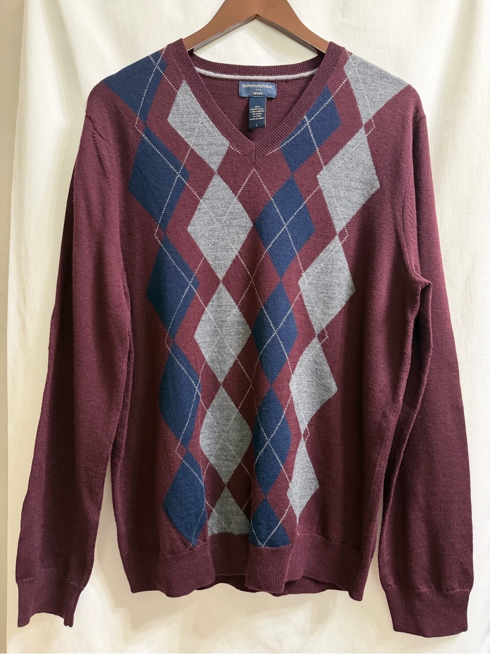 Banana Republic Burgundy Argyle V-Neck Sweater - Large